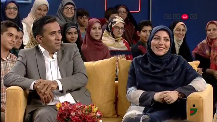 علاقه مجری شبکه خبر به پرسپولیس و شیرینی دادن به خاطر تیم