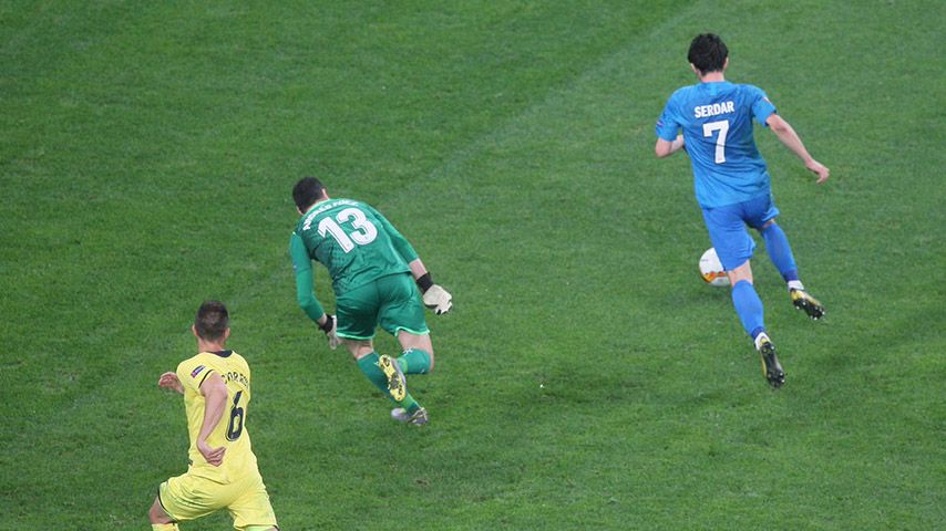 موقعیت عالی سردار آزمون مقابل ویارئال که تبدیل به گل نشد