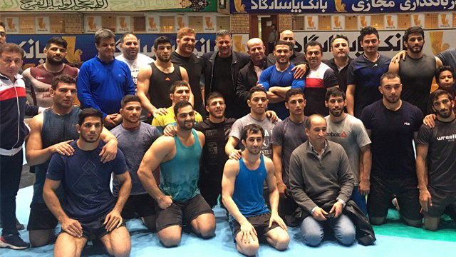 اختصاصی/ عکس یادگاری ملی پوشان کشتی آزاد با علی دایی