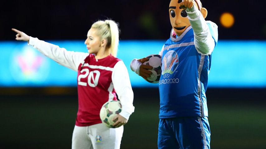 رونمایی از نماد یورو 2020  با حرکات نمایشی پیش از بازی هلند و آلمان