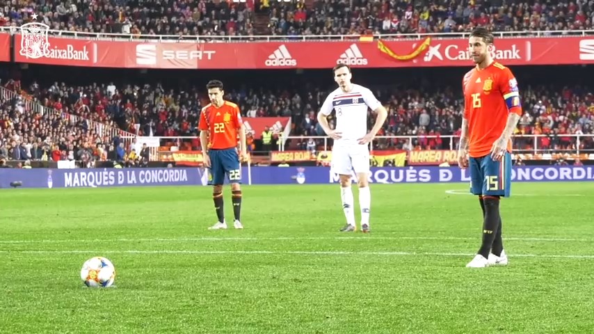 پنالتی راموس به نروژ از زاویه پشت دروازه