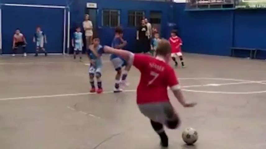 از گل زیبا در تمرین ناپولی تا کاشته دیدنی نونهال منچستری و غیب کردن توپ