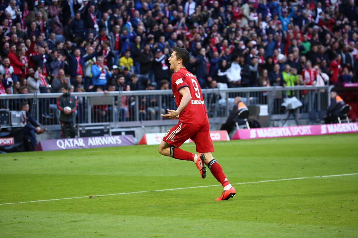 گل دوم بایرن مونیخ به دورتموند (لواندوفسکی)