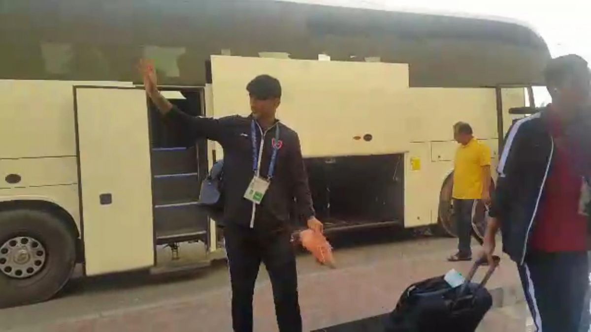 اختصاصی/  ورود بازیکنان پرسپولیس به ورزشگاه زعبیل برای بازی با الاهلی