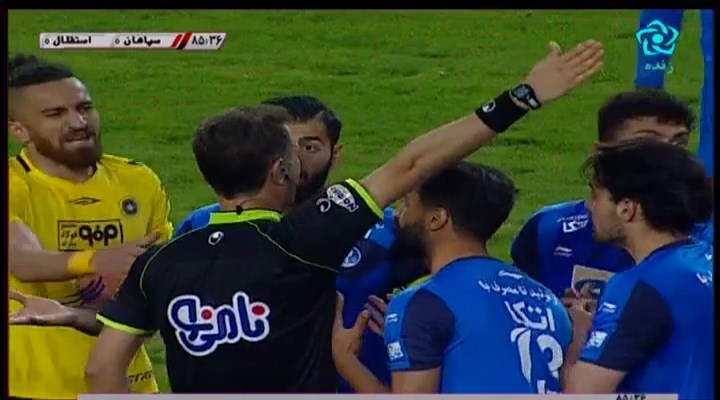 تصمیم عجیب داور / مردود اعلام شدن گل استقلال به سپاهان