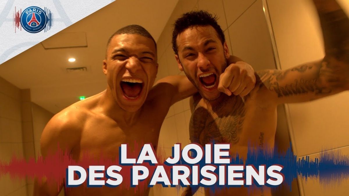 شادی بازیکنان پاری سن ژرمن در رختکن پس از قهرمانی در لیگ فرانسه