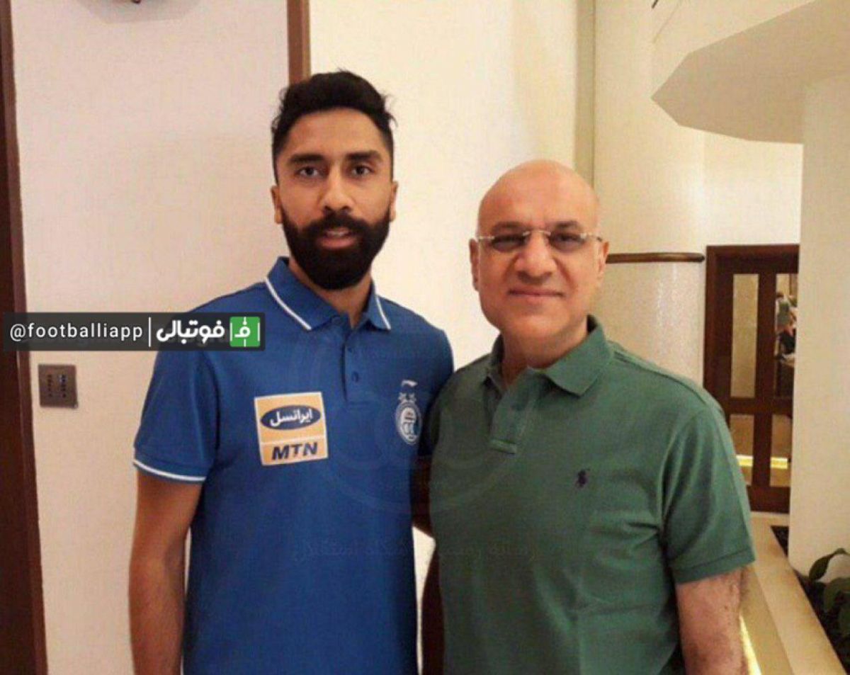 فرشید باقری که صبح دیروز به اردوی آبی ها ملحق شده بود، صبح امروز در کنار مدیرعامل باشگاه استقلال عکس یادگاری گرفت. باقری بعد از دربی از تیم کنار گذاشته شده بود.
