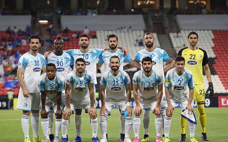 اعضای تیم فوتبال استقلال که شب گذشته مقابل الهلال عربستان تن به شکست یک بر صفر دادند ساعت 15 به تهران بازگشتند. استقلال شنبه در لیگ برتر میهمان پدیده مشهد خواهد بود.