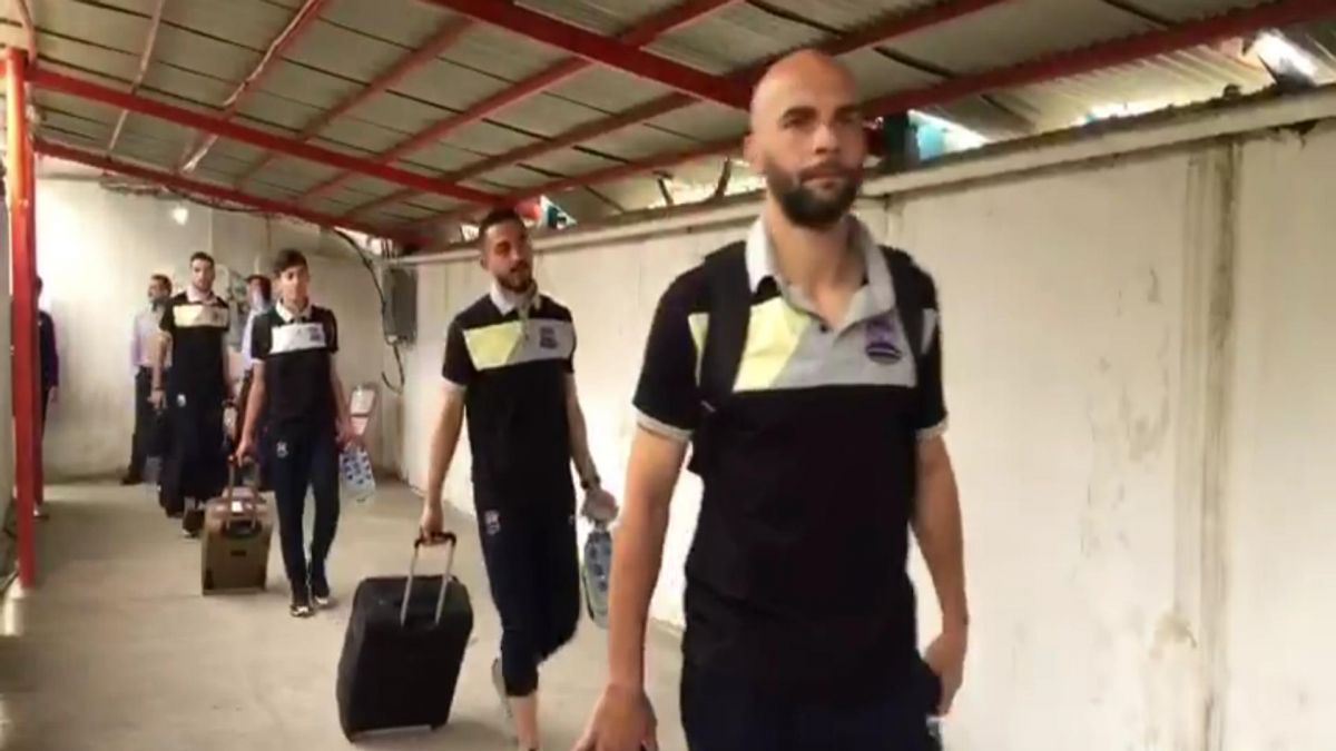 اختصاصی/ ورود دو تيم نساجی و نفت آبادان به ورزشگاه وطنی قائمشهر