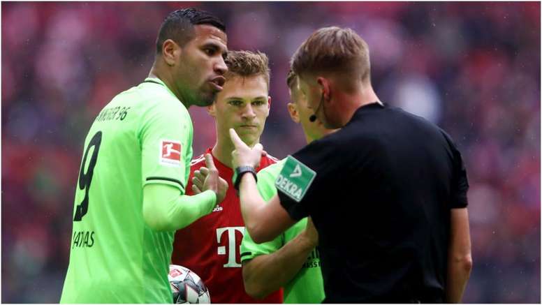 اتفاقات عجیب برای جوناتاس مقابل بایرن مونیخ در 9 دقیقه