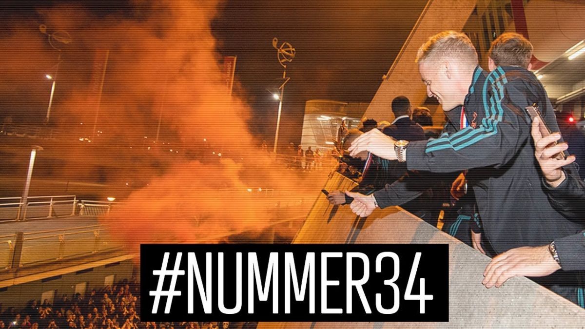 استقبال هواداران از بازیکنان آژاکس در آمستردام پس از قهرمانی لیگ هلند