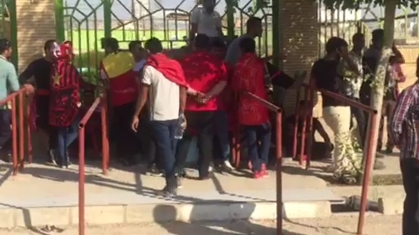اختصاصی/ حضور هواداران در اطراف ورزشگاه تختی جم 10 ساعت پیش از آغاز بازی پارس و پرسپولیس