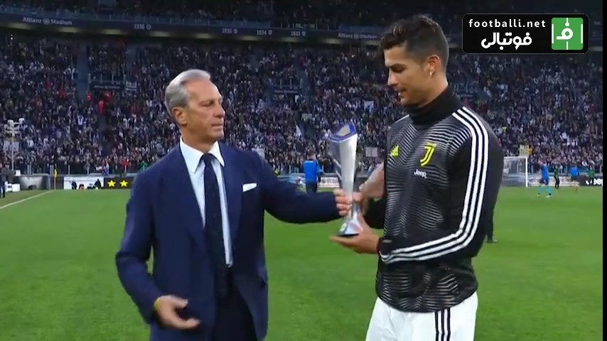 اهدای جایزه بهترین بازیکن فصل سری آ به رونالدو