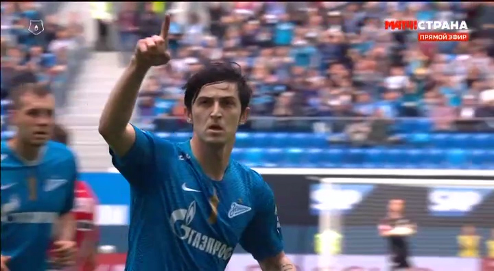 گل اول زنیت به کراسنویارسک توسط سردار آزمون از روی نقطه پنالتی