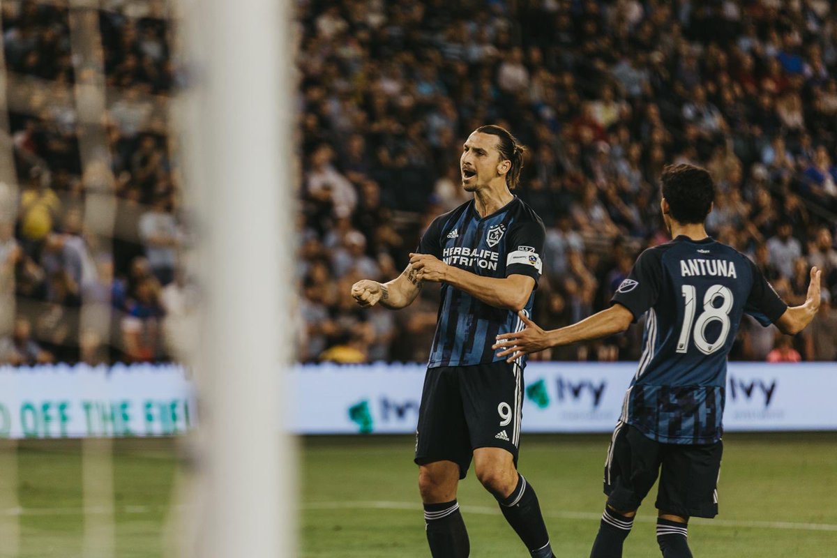 گلزنی زلاتان ابراهیموویچ مقابل اسپورتینگ کانزاس