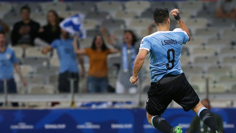 گل سوم اروگوئه به اکوادور (لوییز سوارز)