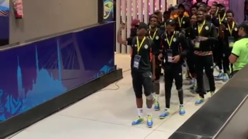 ورود جالب بازیکنان زیمباوه به ورزشگاه محل برگزاری بازی مقابل مصر