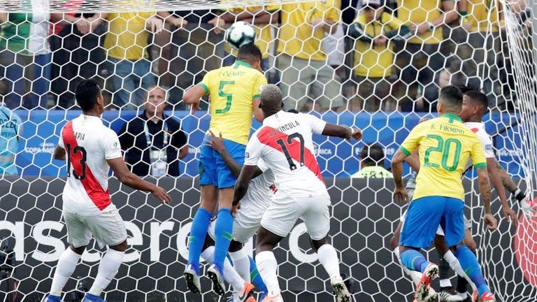 گل اول برزیل به پرو (کاسمیرو)