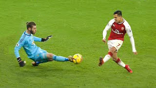 سیوهای تماشایی  داوید ده خیا با استفاده از پا !