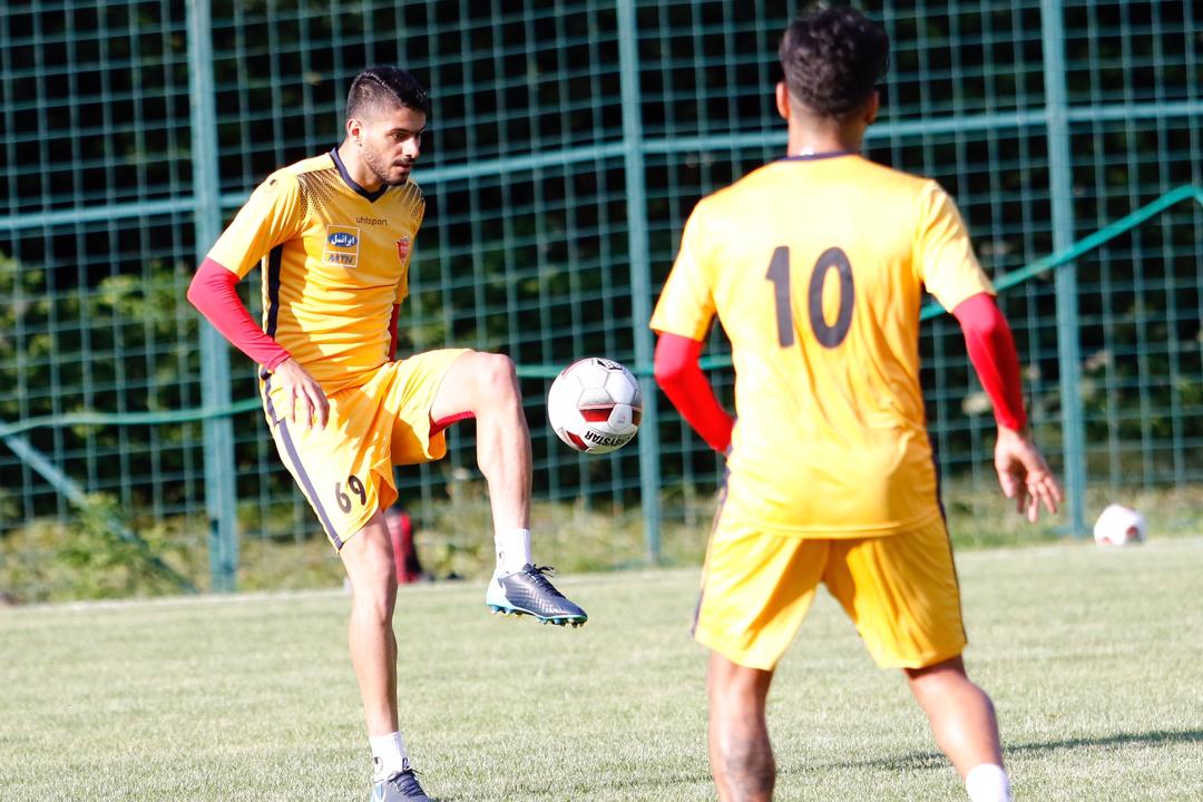 یک استقلالی مشتری مدافع پرسپولیس