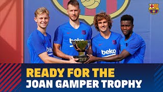 عکس یادگاری خرید های جدید بارسلونا با جام خوان گمپر