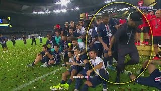 بیرون انداختن نیمار توسط امباپه در عکس جشن قهرمانی پاری سن ژرمن