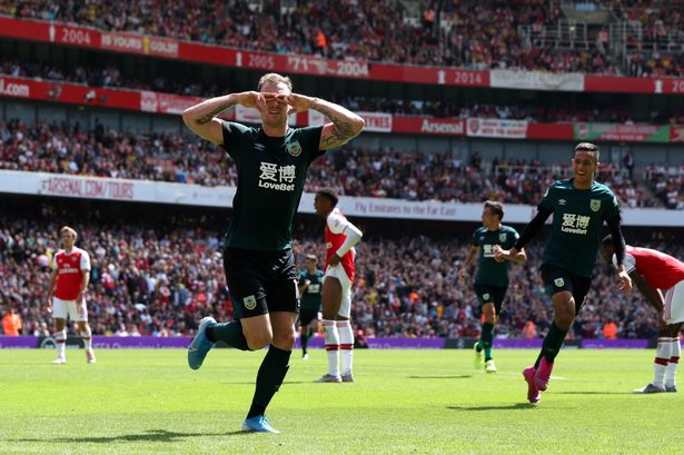 گل اول برنلی به آرسنال (بارنز)