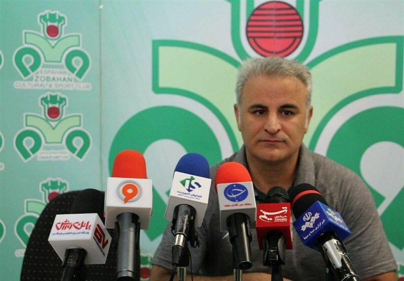 خرمگاه: تا یک روز قبل نمیدانستیم کجا بازی میکنیم/منصوریان کنار خط باشد بهتر است