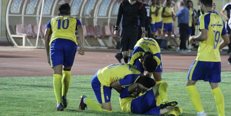 شکست سنگین ملوان مقابل فجرسپاسی/ صدرنشینی موقت شیرازیها