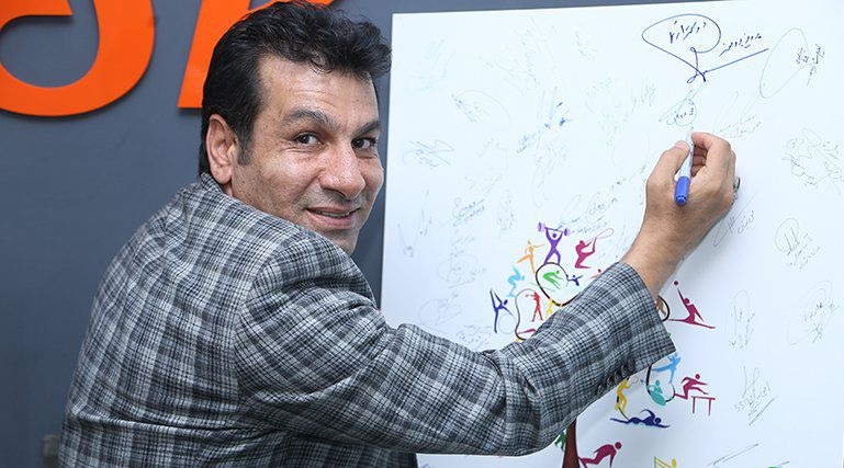 مومنی: درد اصلی استقلال، پرسپولیسی بودن وزیرورزش نیست!