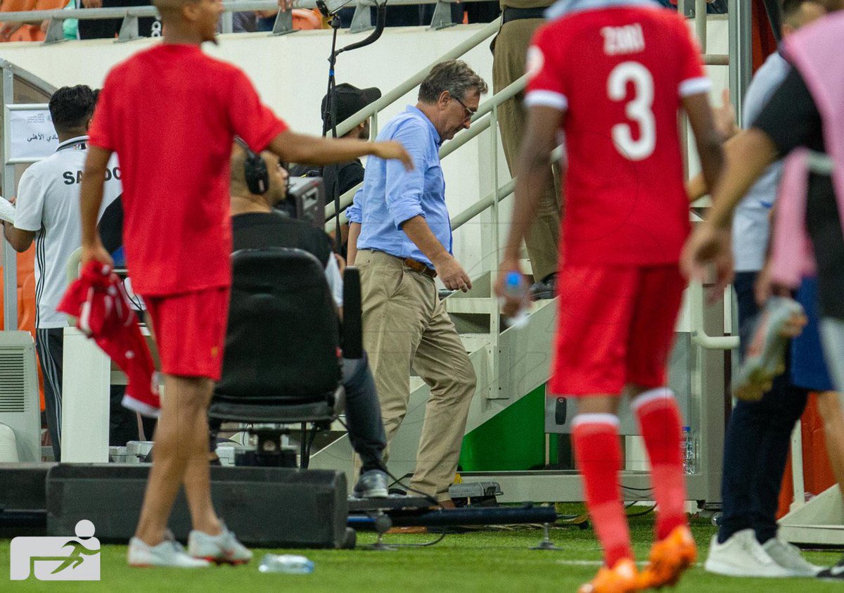 پرتاب سنگ و بطری به سمت برانکو توسط هواداران الاهلی عربستان