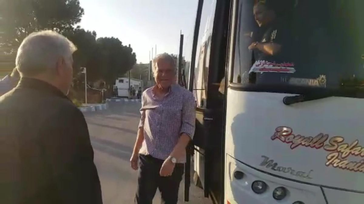 اختصاصی/ ورود تیم فوتبال تراکتور به ورزشگاه فولادشهر برای بازی با ذوب آهن