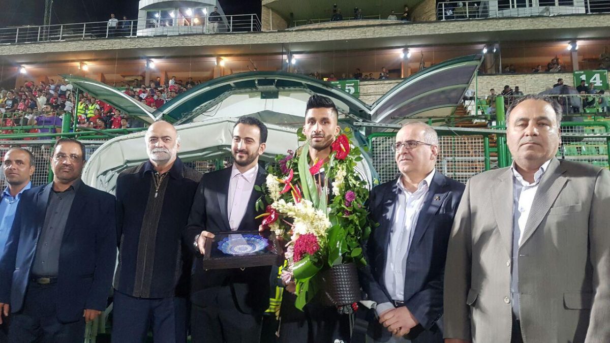 اختصاصی/ تجلیل باشگاه ذوب آهن از رشید مظاهری پیش از بازی با تراکتور