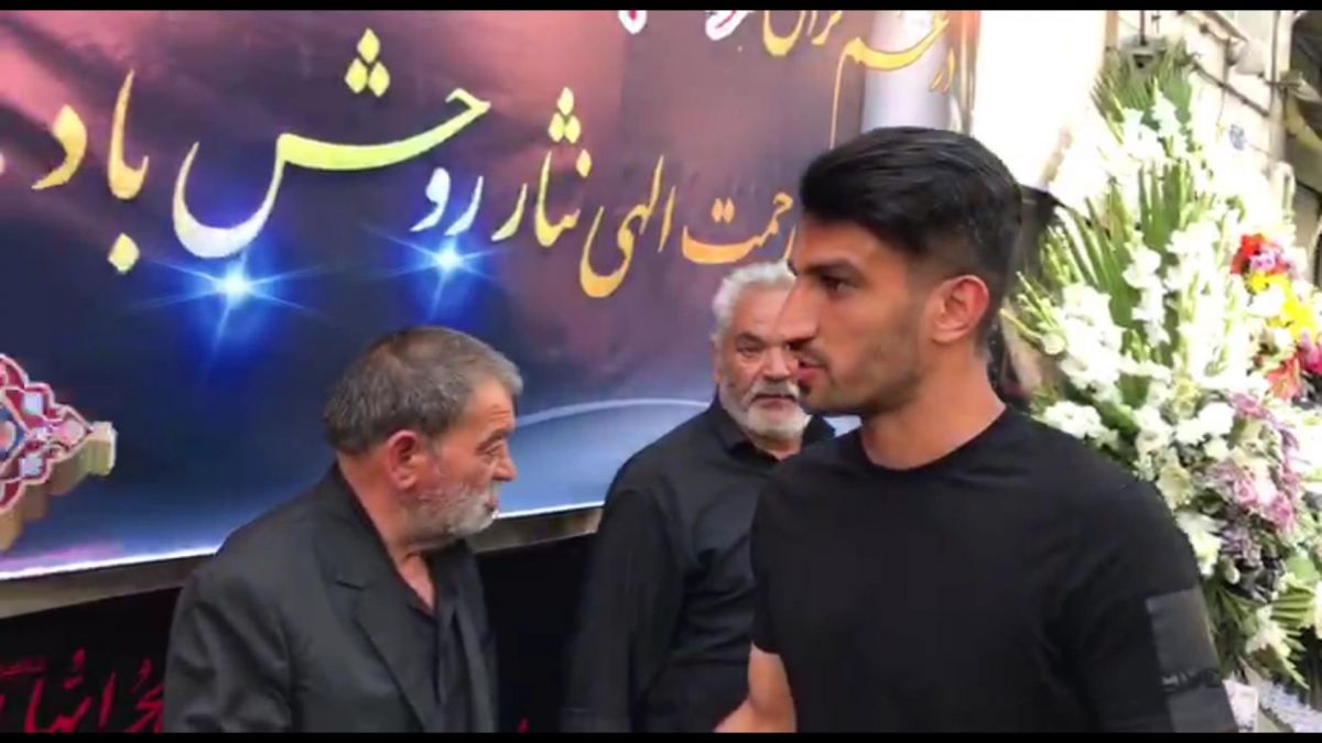 اختصاصی/ حضور حسین ماهینی در مراسم ختم عماد صفیاری