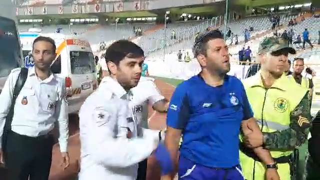 اختصاصی/ انتقال هوادار استقلال به بیمارستان پس از پایان دربی 90