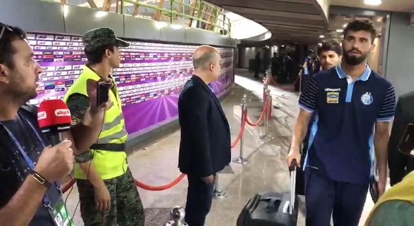 اختصاصی/ بازیکنان استقلال ورزشگاه آزادی را ترک کردند