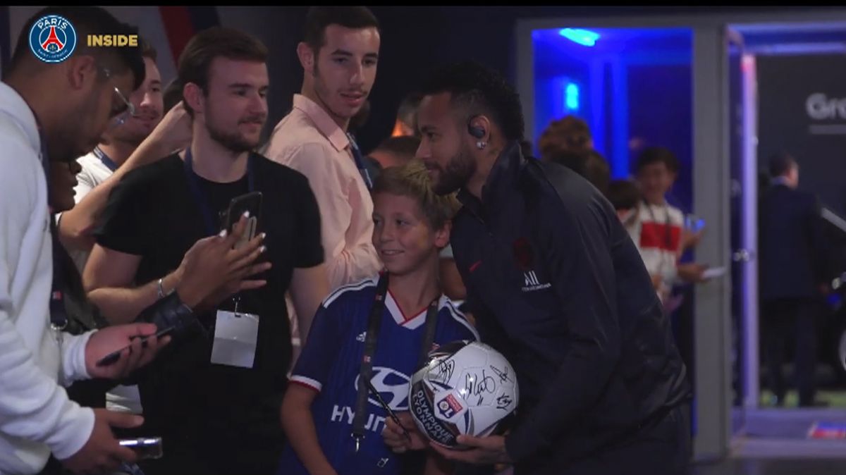 حاشیه های بازی لیون 0 - 1 پاری سن ژرمن