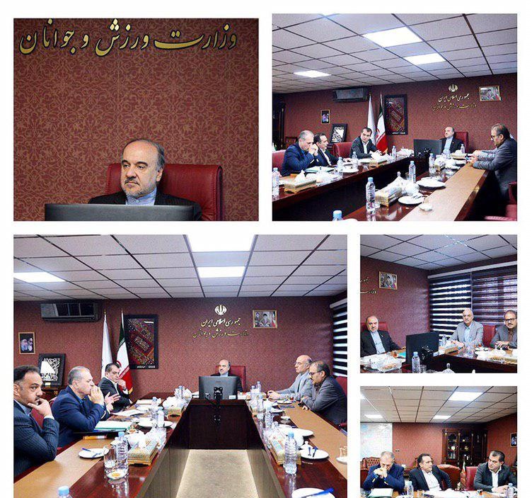باحضور دکتر سلطانیفر، وزیر ورزش و جوانان، مجمع سالیانه باشگاه استقلال برگزار شد
