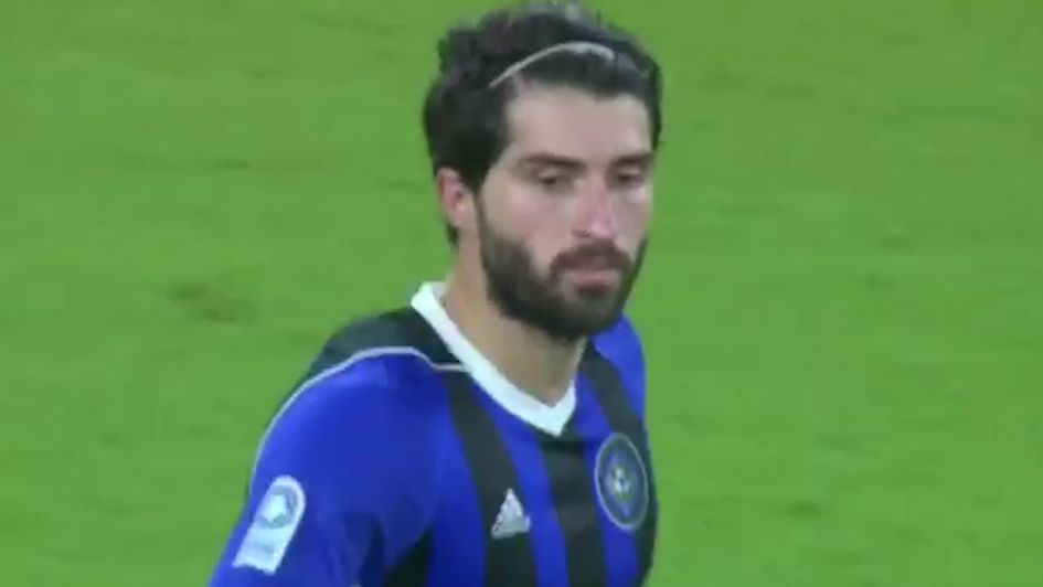 گل زیبای کریم انصاری فرد در مقابل السد