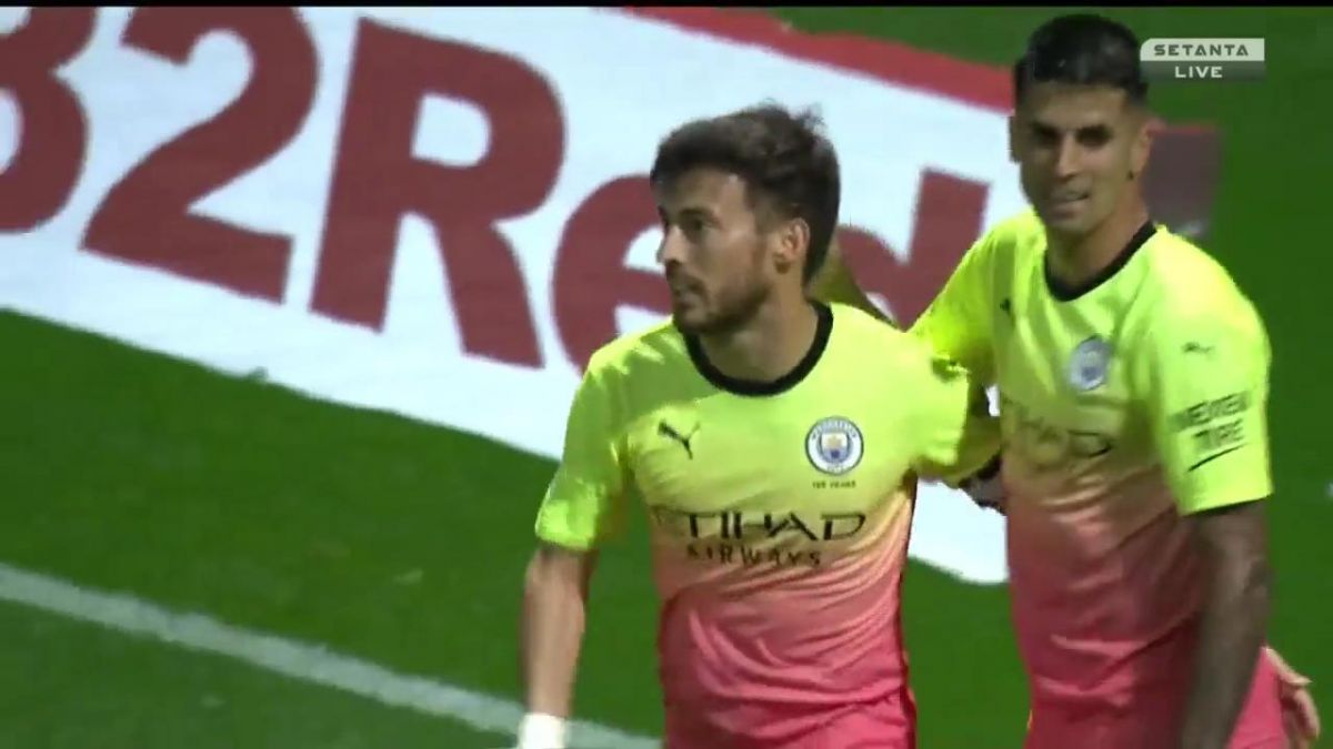 گل سوم منچستر سیتی به پریستون (گل به خودی)