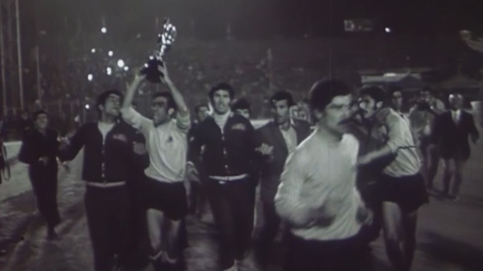 آنونس فیلم آبی به رنگ آسمان؛ فیلمی پیرامون تاریخ باشگاه استقلال