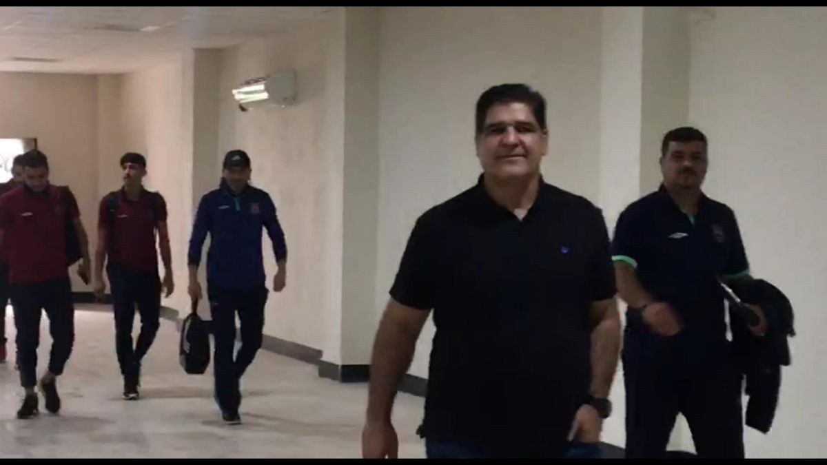 اختصاصی/ ورود تیم نساجی به ورزشگاه وطنی قائمشهر برای بازی با شهر خودرو