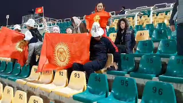اختصاصی/ حضور هواداران قرقیز در ورزشگاه قوامین برای تشویق تیم جوانان قرقیزستان مقابل جوانان ایران