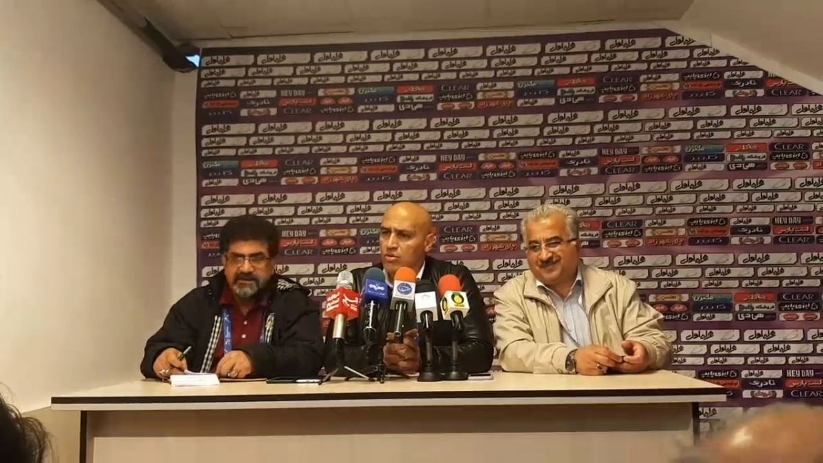 اختصاصی/ درگیری لفظی خبرنگار تبریزی و منصوریان در کنفرانس خبری