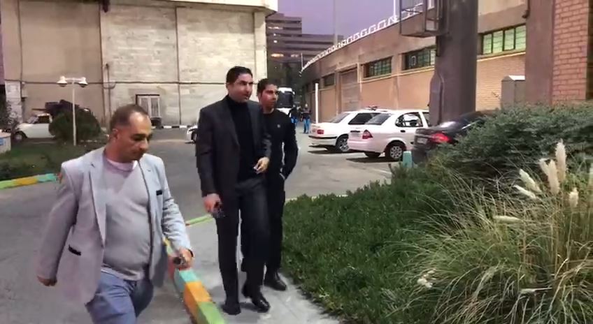 اختصاصی/ حضور وحید هاشیمان در ورزشگاه قوامین برای تماشای بازی جوانان ایران و نپال