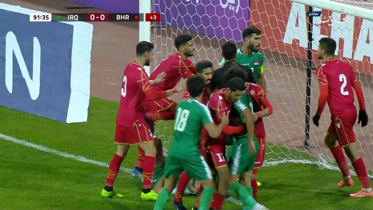 درگیری بازیکنان عراق و بحرین در دقایق پایانی بازی و تساوی دو تیم به سود ایران
