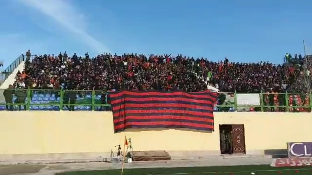 اختصاصی/ حال و هوای ورزشگاه شهید وطنی در فاصله کمتر از یک ساعت مانده به بازی نساجی - استقلال