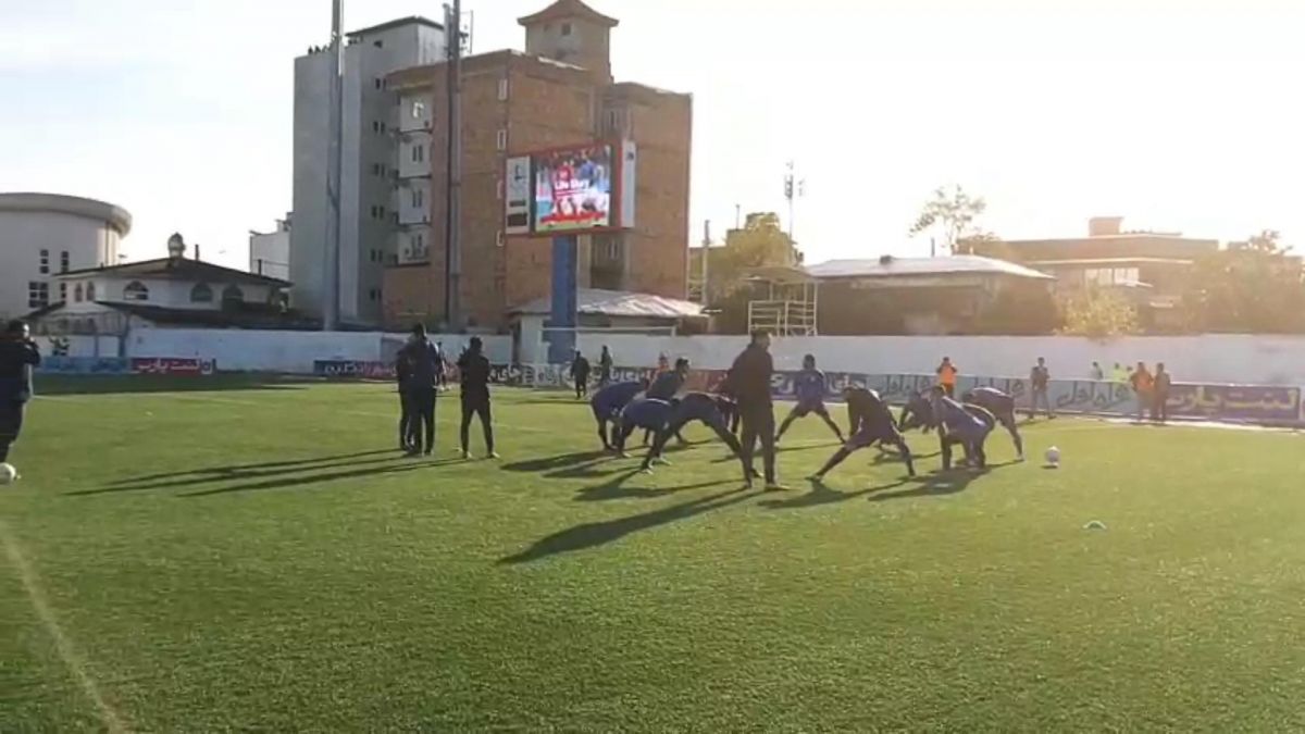 اختصاصی/ گرم کردن بازیکنان نساجی و استقلال پیش از بازی