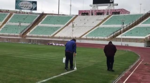 اختصاصی/ خط‌کشی زمین چمن ورزشگاه یادگار امام پیش از بازی تراکتور و شاهین بوشهر!