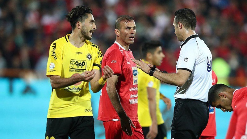 باشگاه پرسپولیس امروز از بازیکن سپاهان شکایت می‌کند